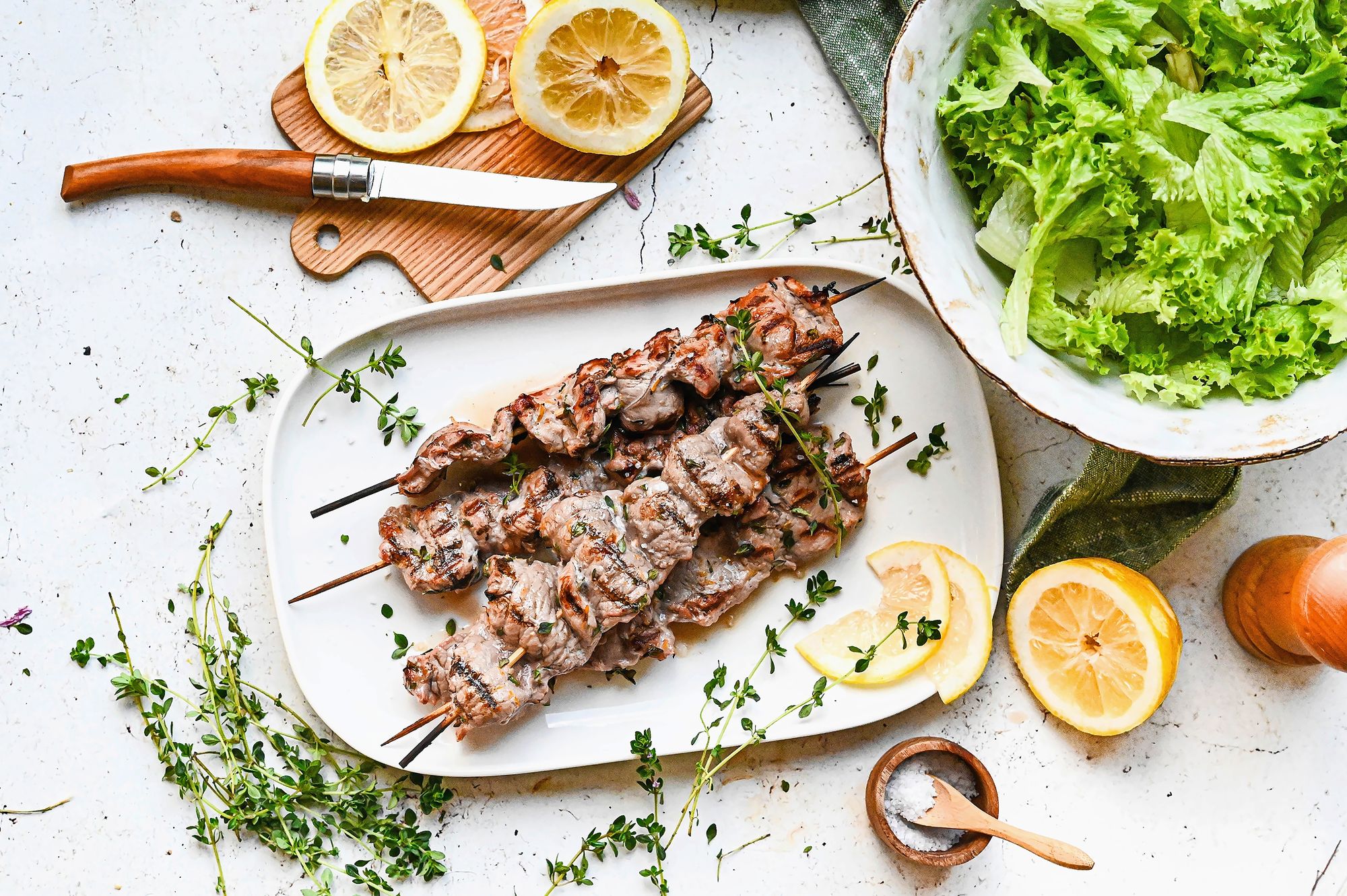 https://www.terrenature.ch/app/uploads/2025/05/16_Brochettes-de-veau-marinees-au-thym-au-citronENT_ID25433.jpeg