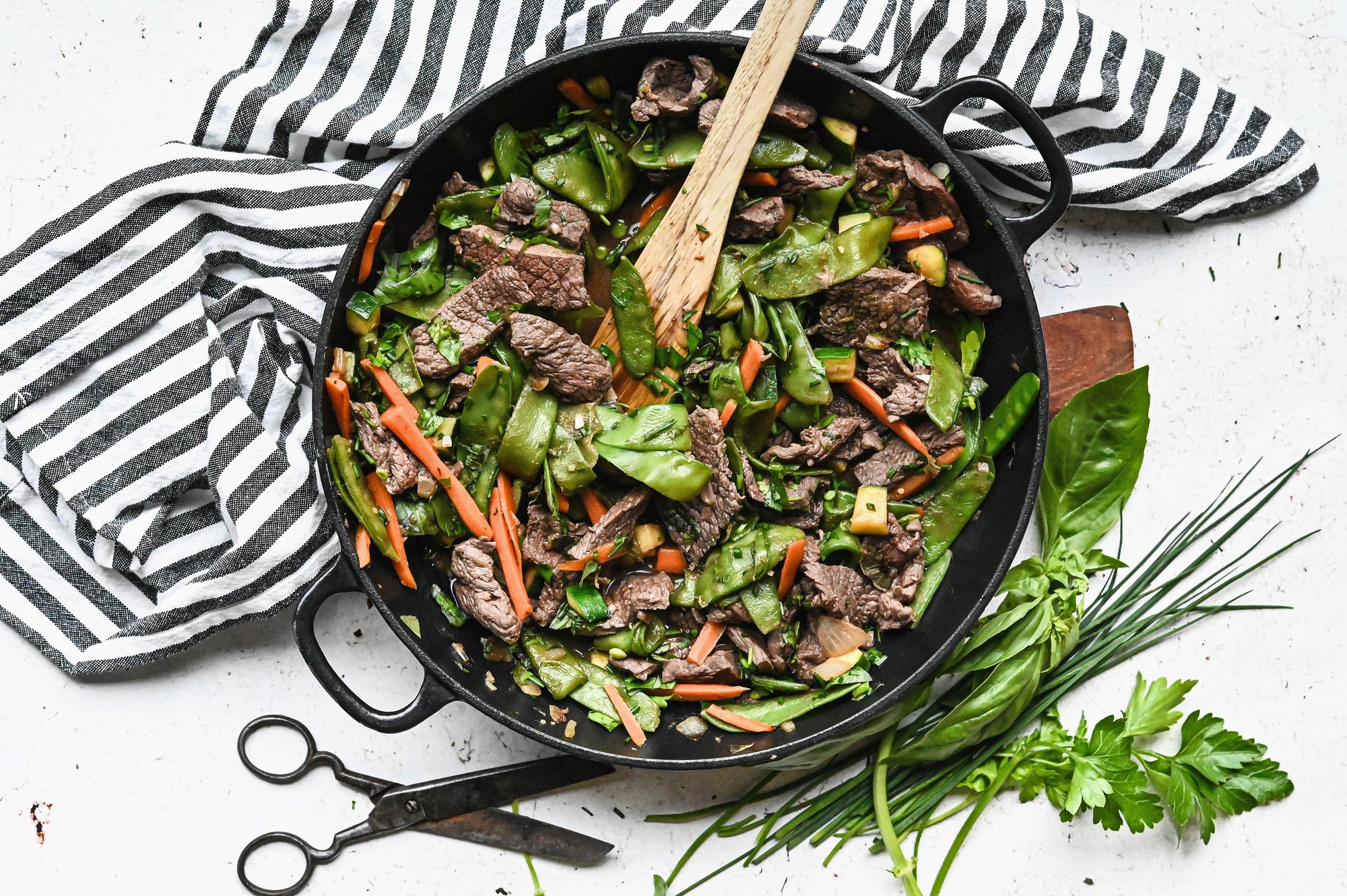 https://www.terrenature.ch/app/uploads/2025/07/14_Emince-de-boeuf-aux-legumes-de-saison.jpeg